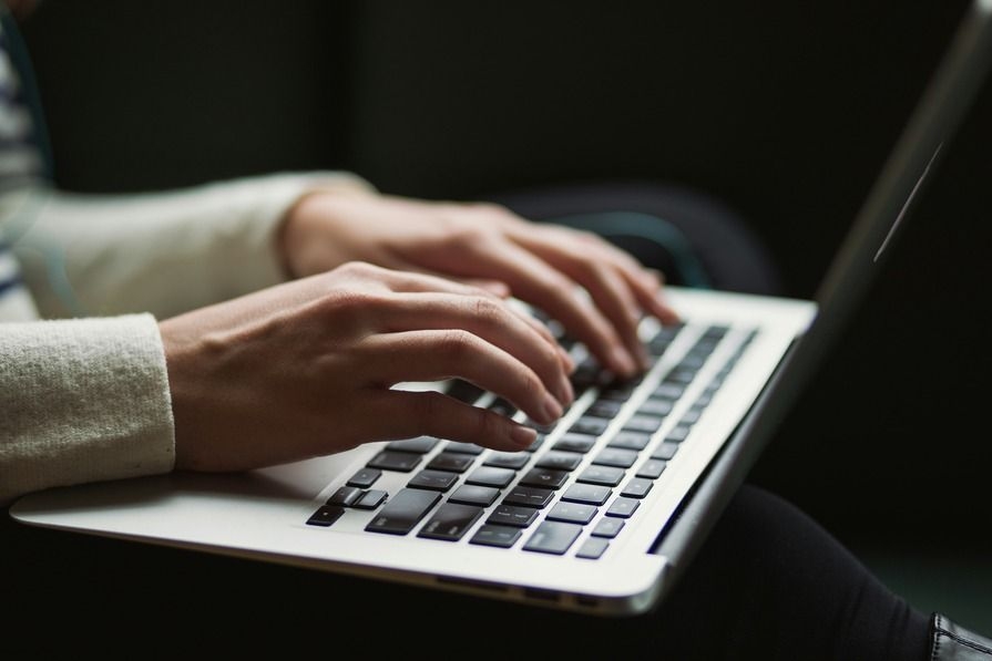 Transparentność jako klucz do sukcesu restrukturyzacji – nowy artykuł Mateusza Jabłońskiego